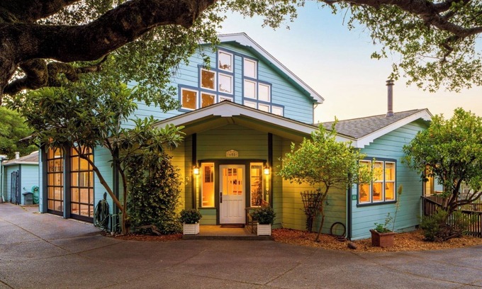 Sebastopol House | Charming 2-bedroom townhome with WiFi, AC in lovely Sebastopol