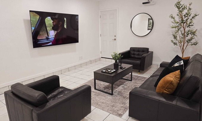 Yuma House | Charming 2-bedroom townhome in lovely Yuma with AC, WiFi