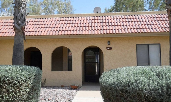 Eleven Mile Corner Condo | Inviting 2 Bedroom Condo Near Golf Course with Breakfast