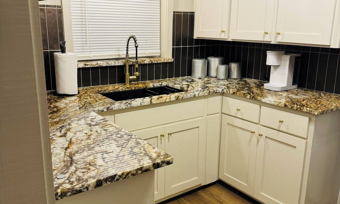 East Camden House | Charming 2-bedroom house in East Camden with AC, WiFi