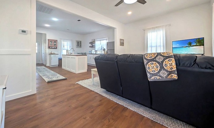 Harrodsburg House | Charming 2-bedroom house located in lovely downtown Harrodsburg