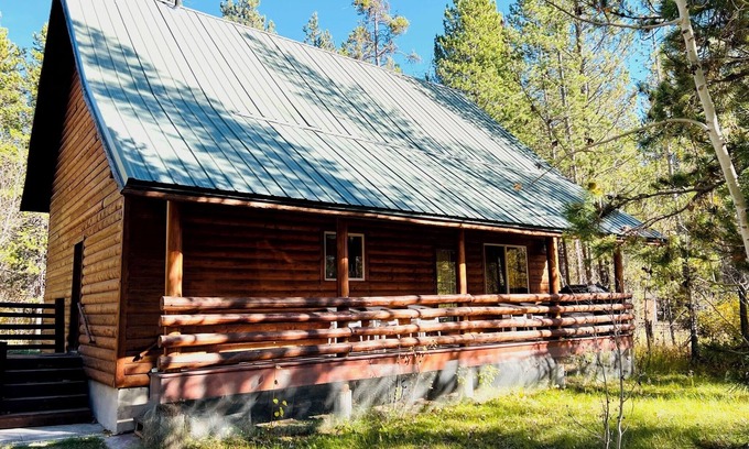 Island Park Cabin | Charming 2-bedroom cabin in Island Park