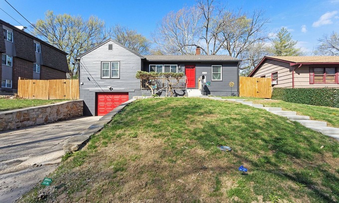 Rosedale House | Charming 2-bedroom house in Kansas City, minutes away from all major Hospitals