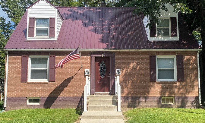 Mount Vernon House | Charming 2-bedroom Duplex with1Gig WiFi, AC in delightful Mount Vernon