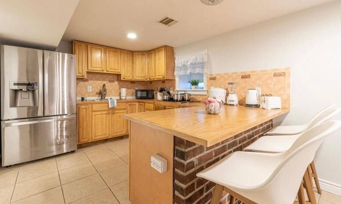North Bergen Apartment | Charming 2-bedroom apartment in North Bergen with AC, WiFi