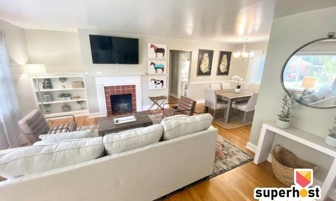 Lexington House | Pet-Friendly 2 BR Getaway with Outdoor Patio Near Downtown