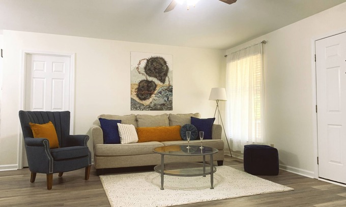 Durham House | Cozy 2-Bedroom Cottage Near Zinc House Winery & Brewery
