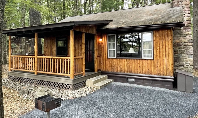 Reeders Cabin | Explore a Cozy Log Cabin Retreat in the Poconos