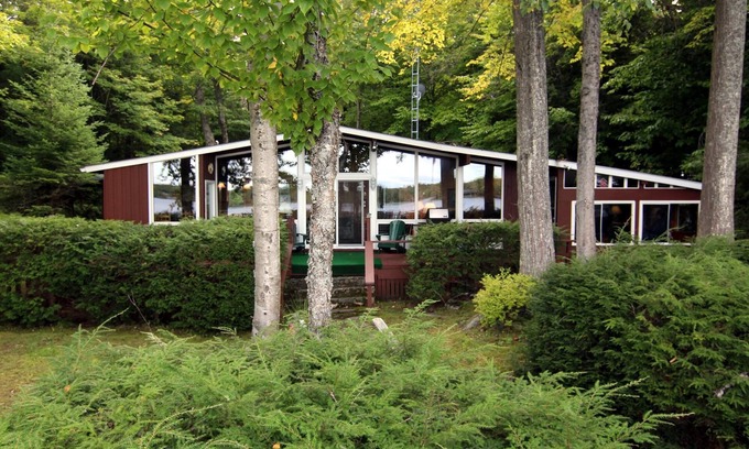 Bala Cottage | Cozy 2-Bedroom Cottage with Boathouse Deck and Lake View
