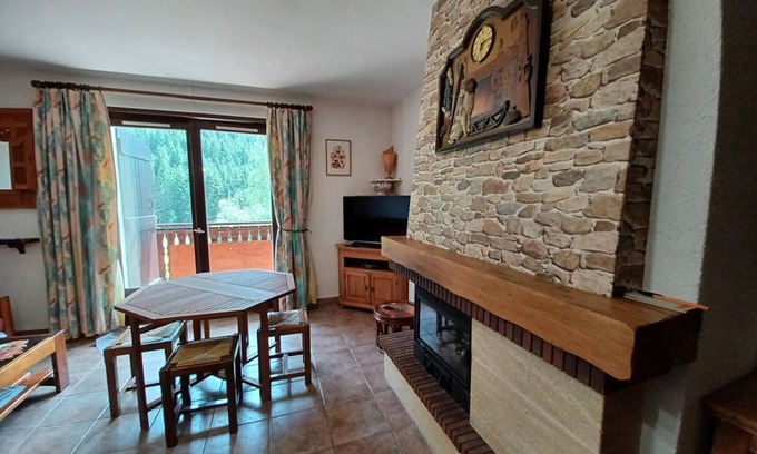 Station de Drouzin le Mont Apartment | Cozy Apartment Biot with Kitchen & Spa - Perfect for Families