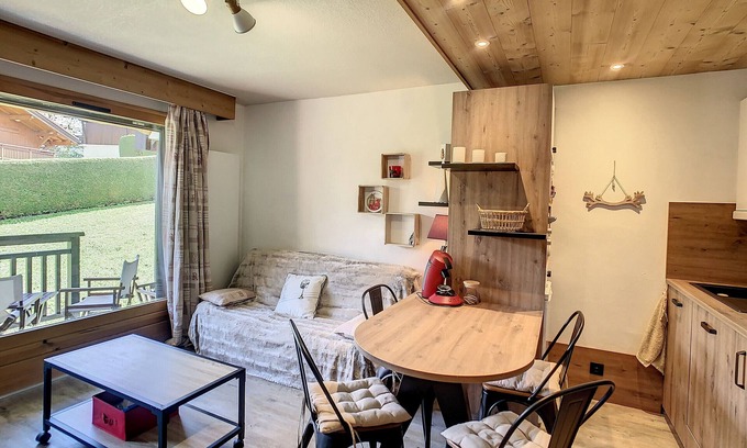 Demi-Quartier Apartment | Cozy Apartment Combloux: Ideal for 4 with Spa & Breakfast