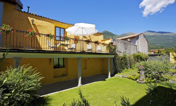 Cannobio House | Idyllic 2½-Room House with Garden in Cannobio