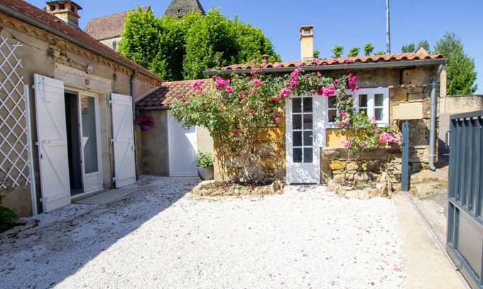 Calviac-en-Perigord Cottage | Family-Friendly Gite Calviac-en-Périgord with Spa & Kitchen
