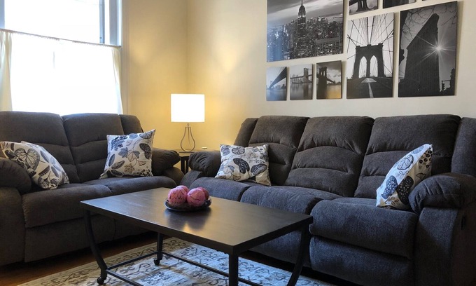 Center City West Condo | Charming 2BD/2BA near Rittenhouse sq