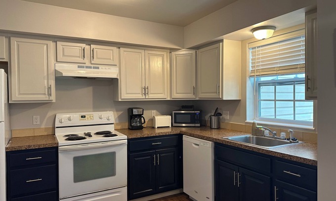St. Robert House | Charming 2BDR: 5 Min to Fort Leonard Wood