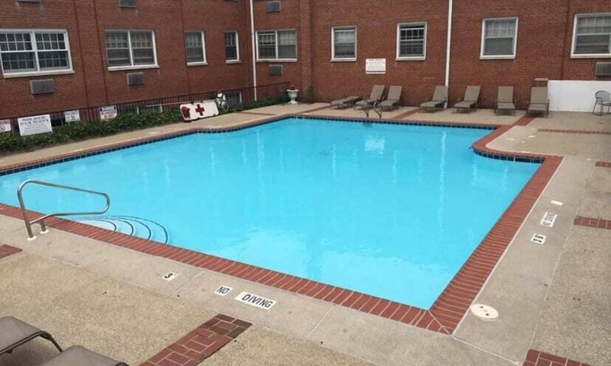 Grand Rapids Apartment | Cozy 2BR Apartment in Historic Heritage Hill with Pool