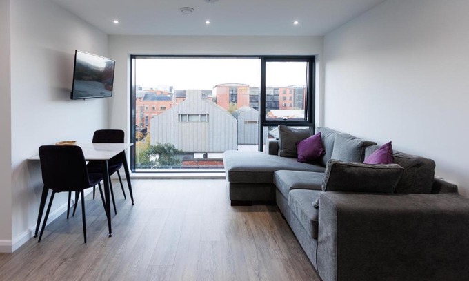 Ormeau Apartment | Ideal 2BR Apartment in Belfast City Center - Rated 9.5/10