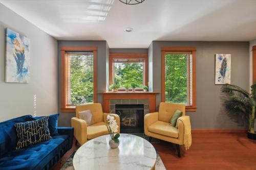 Green Lake Apartment | Cozy 2BR Townhouse Ideal for Families near Green Lake