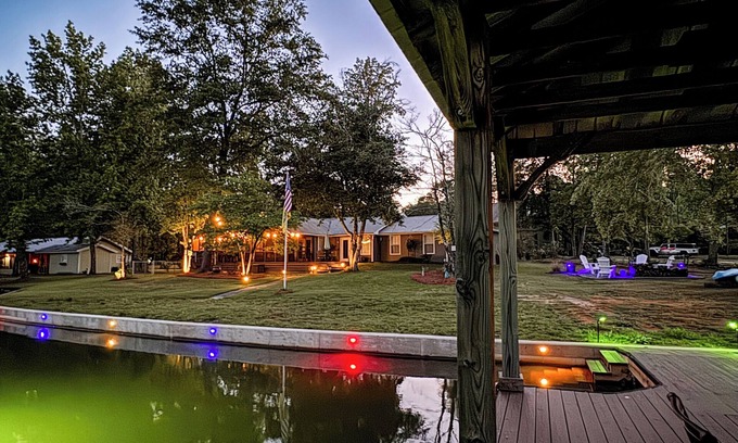 Jacksons' Gap House | Charming 3 BD Waterfront Cottage Dock,Kayaks,Firepit,Outdoor Bar,Screened Porch