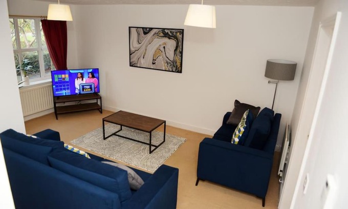 Stoke Gifford House | Pet-Friendly 3 Bedroom House in Bristol with Great Reviews