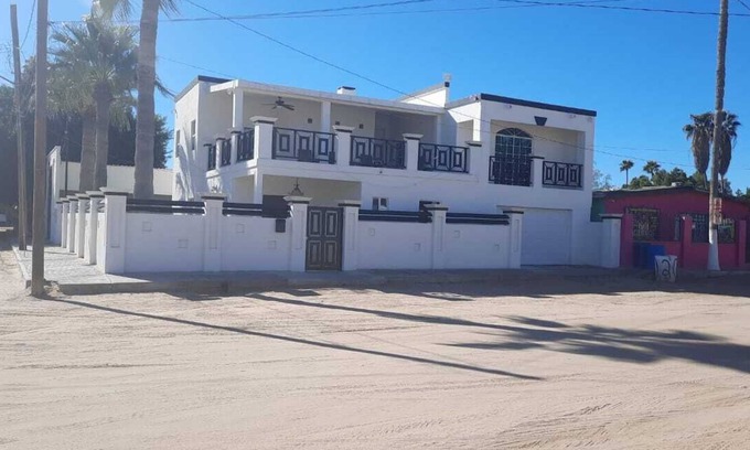 Oriente House | Cozy 3-Bedroom Retreat with WiFi and AC in Puerto Peñasco