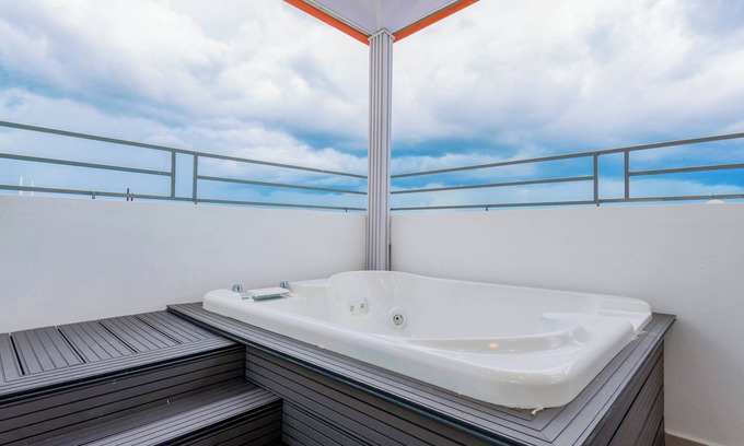 Villa Mella Condo | Charming 3-bedroom Penthouse with WiFi and AC in Santo Domingo