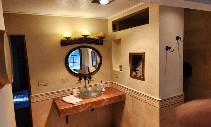 Placerville Cabin | Charming 3-bedroom cabin with WiFi, AC in Pollock Pines