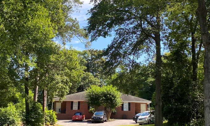 Lexington Apartment | Inviting 3 Bedroom Duplex with Pool and Lake View