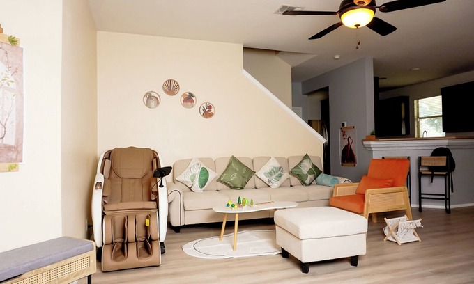 Kyle House | Charming 3-bedroom 6 beds. 2.5 bath. Pools access house with WiFi and AC in Kyle