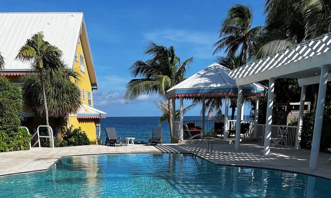 Northwest Point House | Charming 3-bedroom condo with AC and WiFi in wonderful West Bay