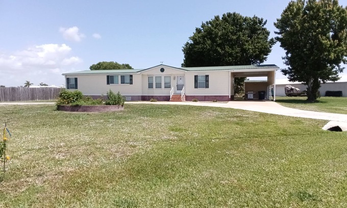 Buckhead Ridge House | Charming 3 bedroom Florida Gator Camp 2.0 off the rim of Lake Okeechobee - BHR