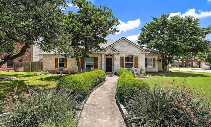 Round Rock House | Charming 3-bedroom house in Round Rock with nice neighborhood