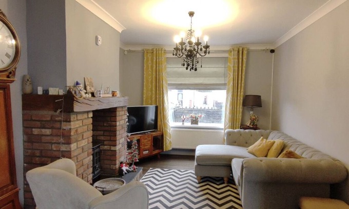 Glynneath House | Inviting 3-Bedroom House with Family-Friendly Amenities