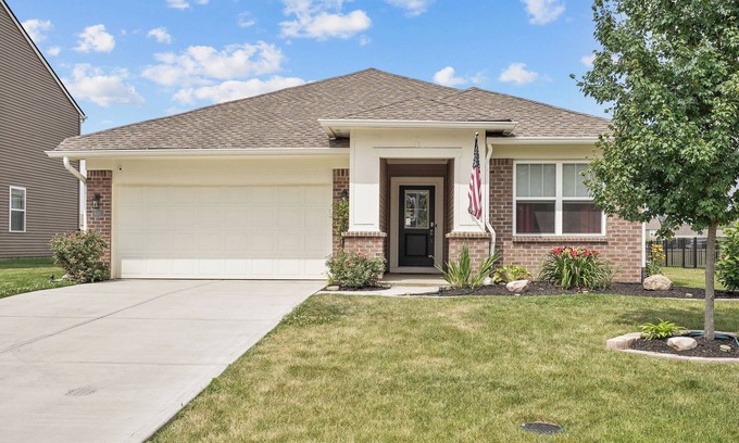 Maxwell House | Charming 3-bedroom house w/King bed in Pendleton with WiFi and AC
