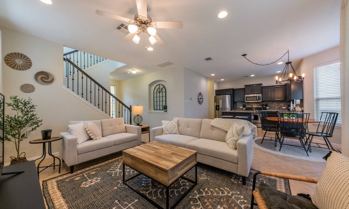 Anderson Mill House | Cozy 3 Bedroom Home with Pool in North Austin