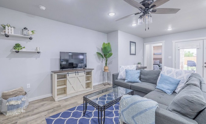 Lubbock House | Charming 3-bedroom house near West End Shopping Center!