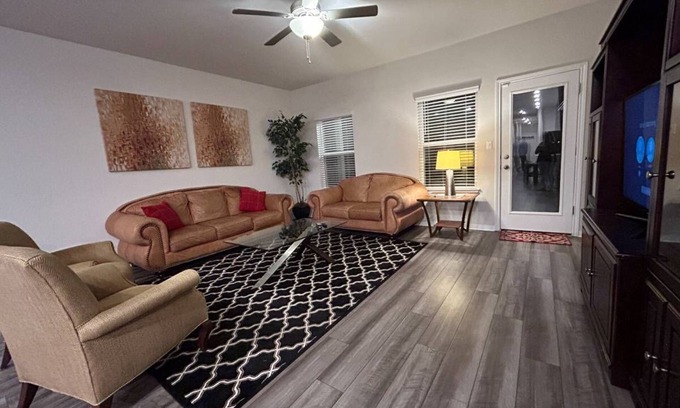 Austin House | Charming 3-bedroom house with AC, WiFi in terrific Austin