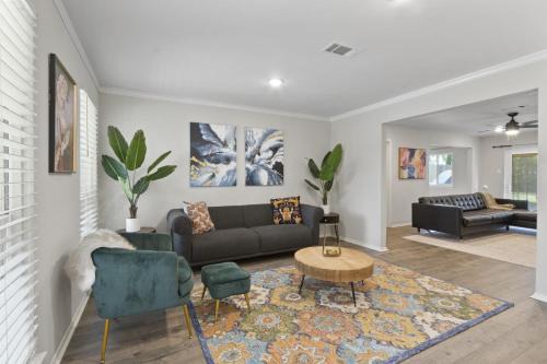 Spring Shadows House | Charming 3-bedroom house in terrific Houston with AC, WiFi