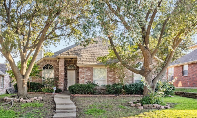Plano House | Charming 3-bedroom house with WiFi, AC in fabulous Plano