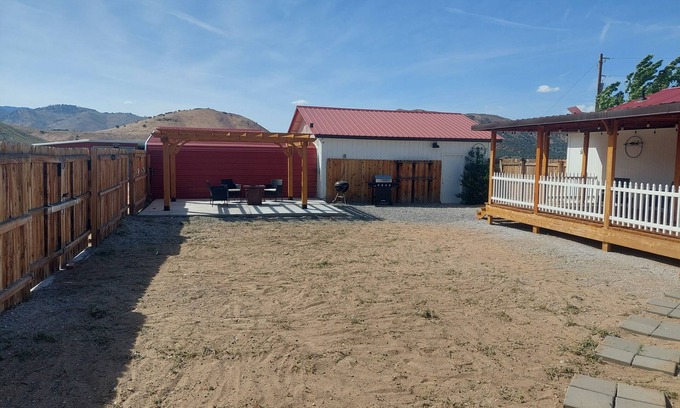 Chilcoot House | Charming 3-bedroom house with WiFi and AC in wonderful Reno.
