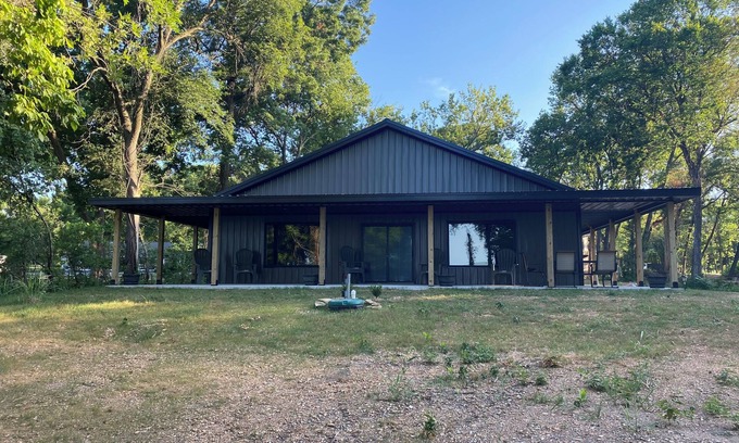 Afton House | Charming 3-bedroom lake house on amazing Grand Lake, Oklahoman on Monkey Island.