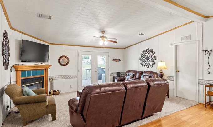 Kemp House | Charming 3-bedroom Lake house Near Cedar Creek