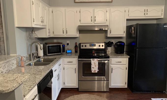 Lakeland House | Cozy 3-Bedroom Retreat in Memphis Suburbs - Pet Friendly