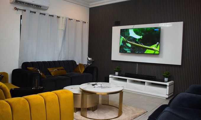 Accra Apartment | Charming 3-bedroom townhome with AC and WiFi in peaceful Abokobi Hills-Berekuso