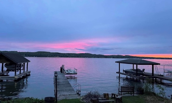 Canandaigua Cottage | Charming 3-bedroom waterfront cottage in superb Canandaigua.