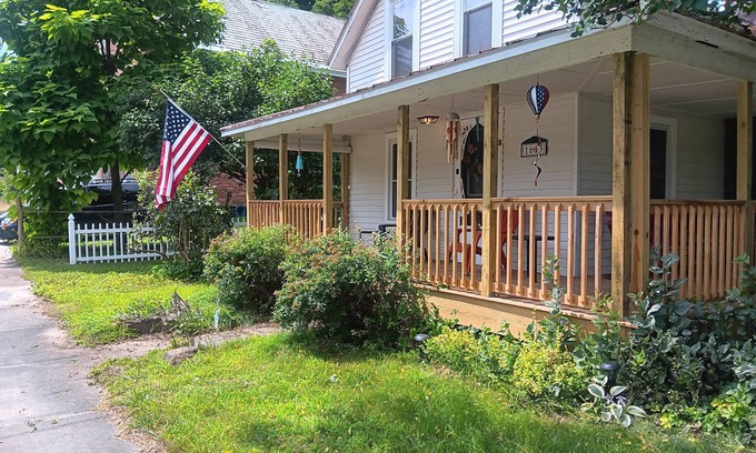 Crown Point House | Charming 3-bedroom country house in peaceful Crown Point with WiFi