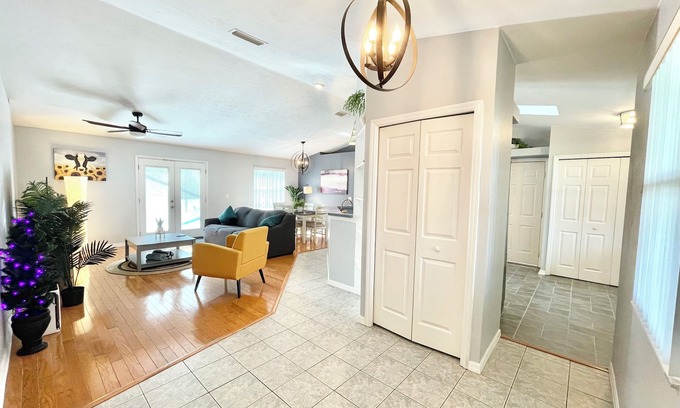 Gainesville House | Charming 3-bedroom house with Private Pool and HOT TUB in lovely Gainesville