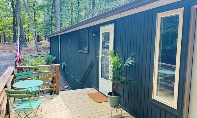 The Woods Cabin | Charming 3-bedroom cabin in quiet Hedgesville with WiFi, hiking, resort access