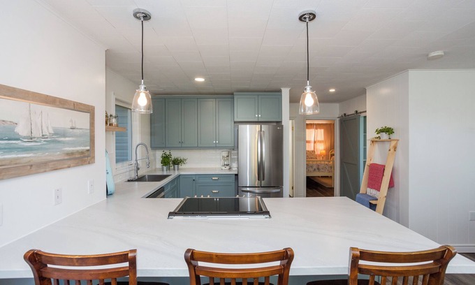 Anne's Land Cottage | Charming 3-bedroom, water view cottage, with AC, WiFi & outdoor shower