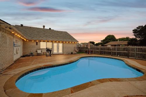 Plano House | Inviting 3-Bedroom Retreat with Pool and Family Fun